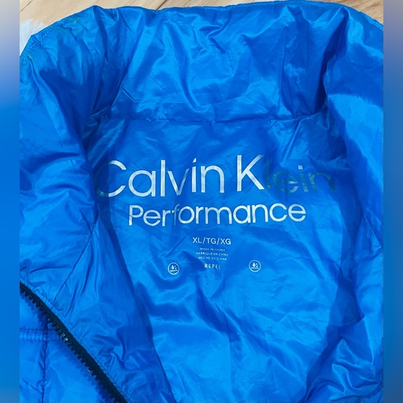 Calvin Klein Performance Cropped Mock-Neck Zip-Up Vest - Picture 11 of 16